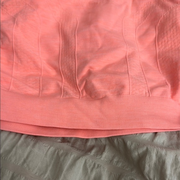 Sweatty Betty Women's activewear small shirt - built in bra - Picture 5 of 6